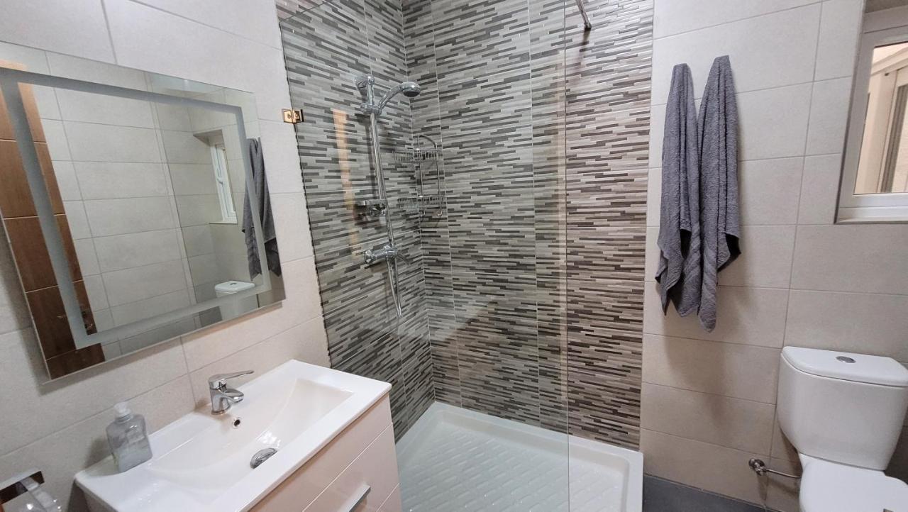 סיינט פול ביי Lovely Apartment With Side Sea View מראה חיצוני תמונה