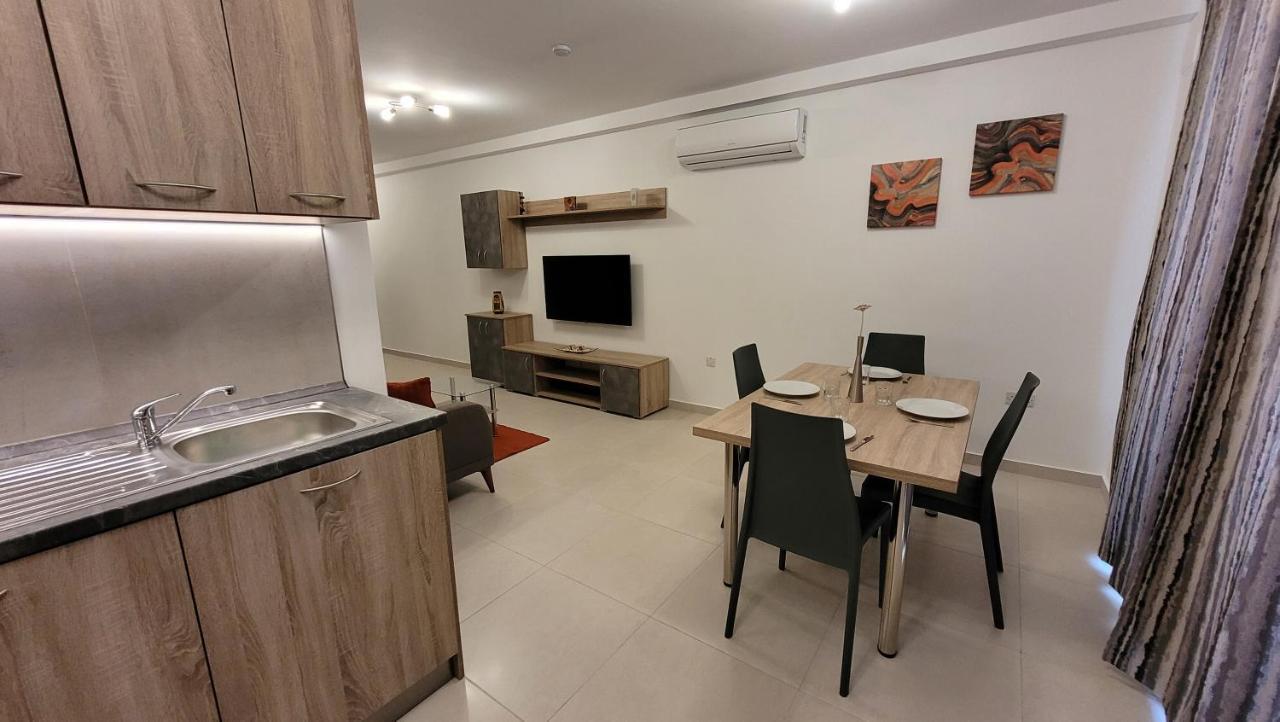 סיינט פול ביי Lovely Apartment With Side Sea View מראה חיצוני תמונה